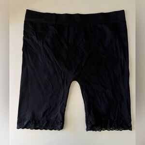 emma’s expressions | maternity black shorts